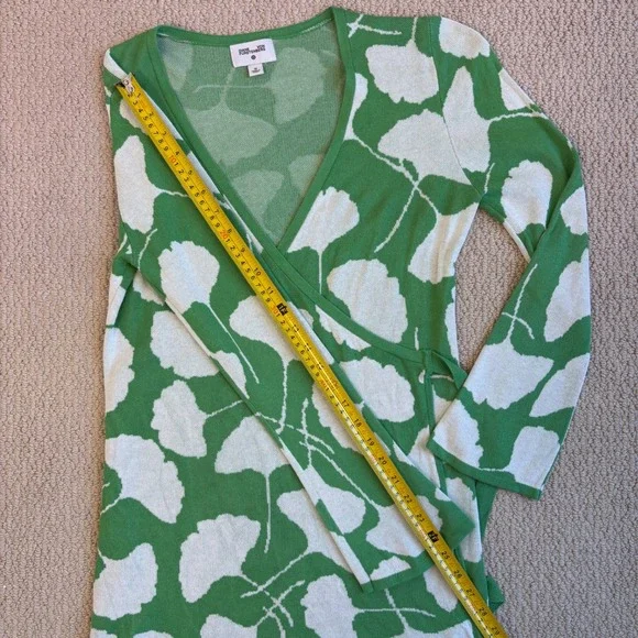 Diane von Furstenberg Target Green Ginkgo Leaf Wrap Sweater Tunic Sz Medium DVF - Picture 11 of 16